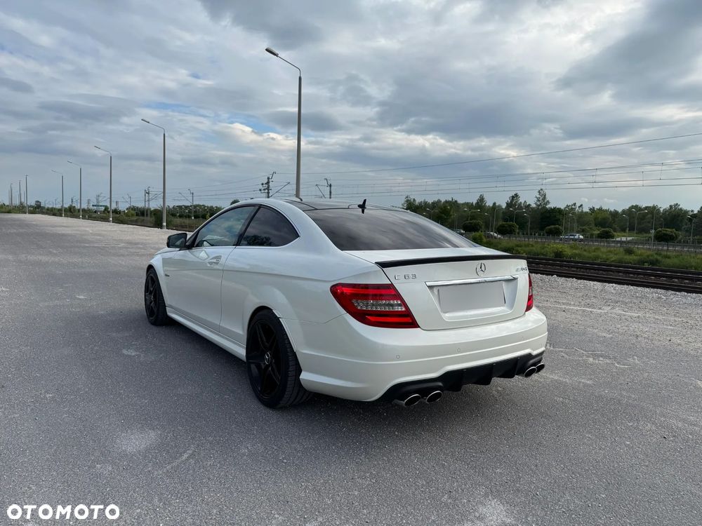 Mercedes-Benz Klasa C 63 AMG - 7