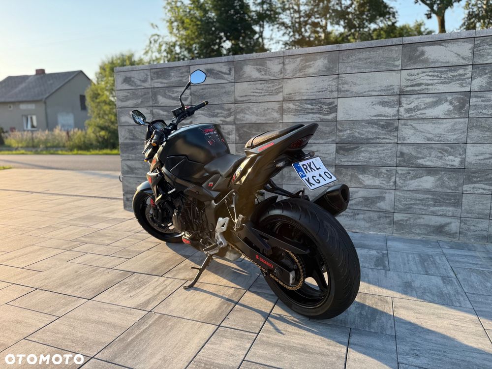 Suzuki GSR - 15