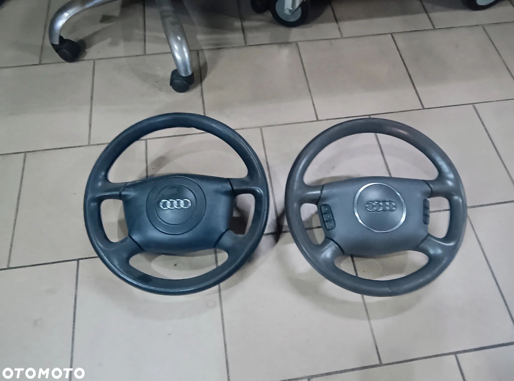 Audi A8 D2 kierownica 2 szt czarna i szara szara z przełącznikami - 1