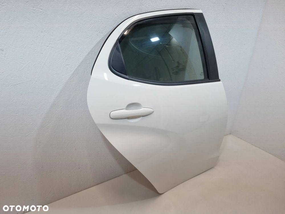 TOYOTA YARIS IV DRZWI PRAWE TYŁ KOLOR 040 DEMONTAŻ - 2