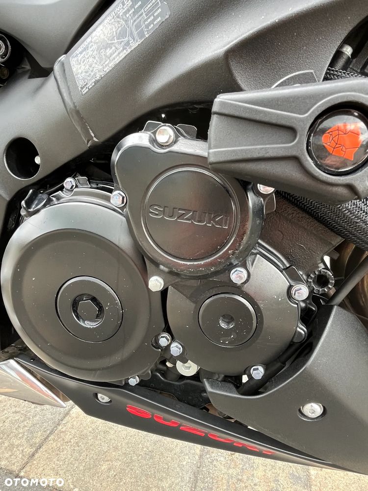 Suzuki GSX 1000 - 16