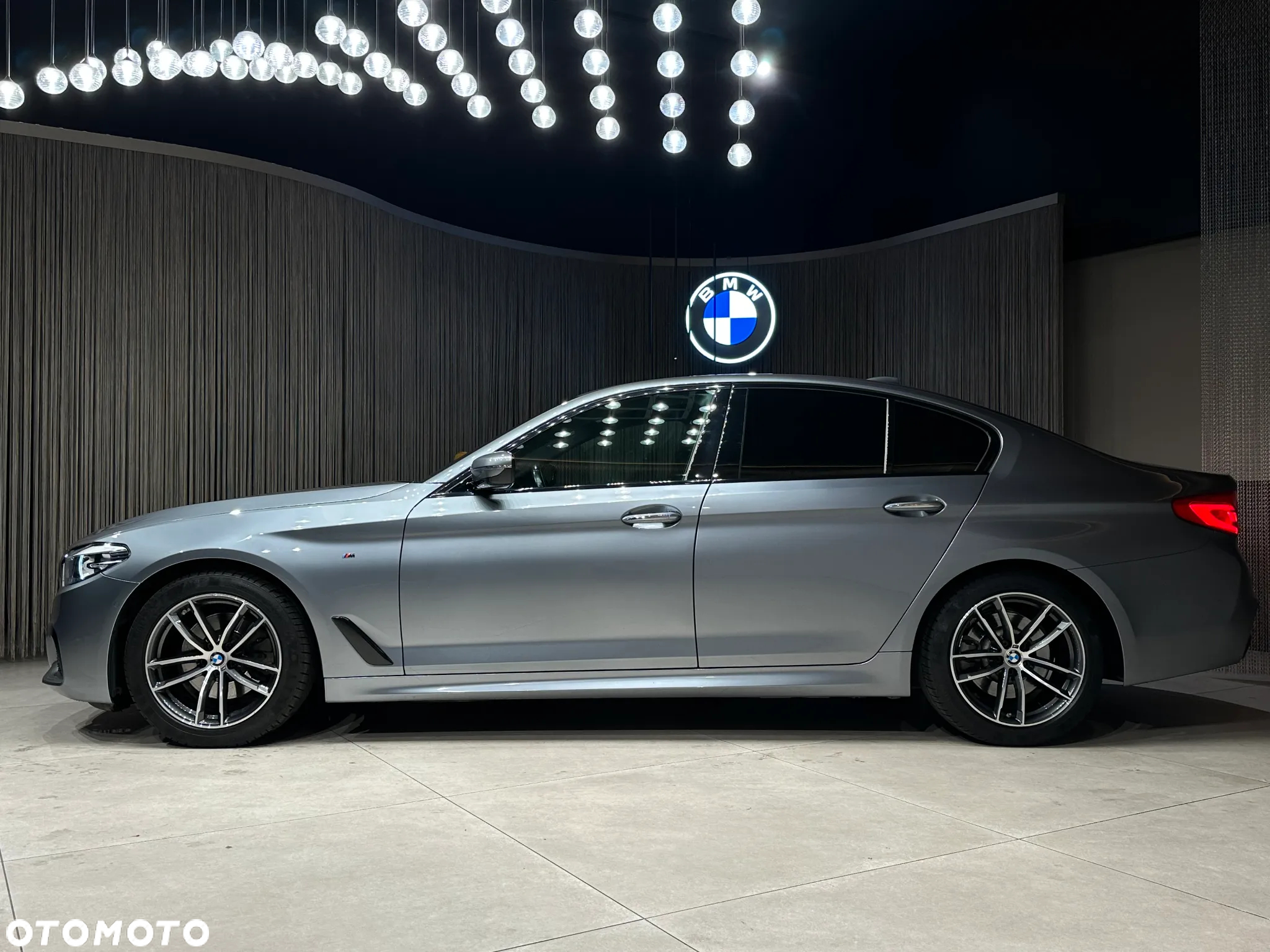 BMW Seria 5 520d M Sport - 8