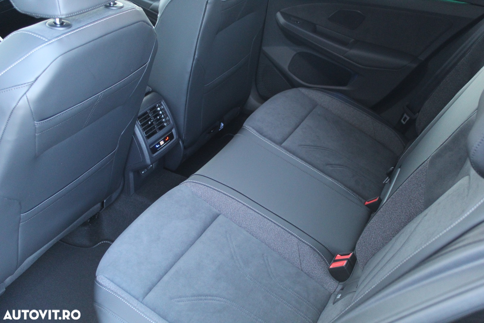 Volkswagen Golf 2.0 TDI DSG Style - 11