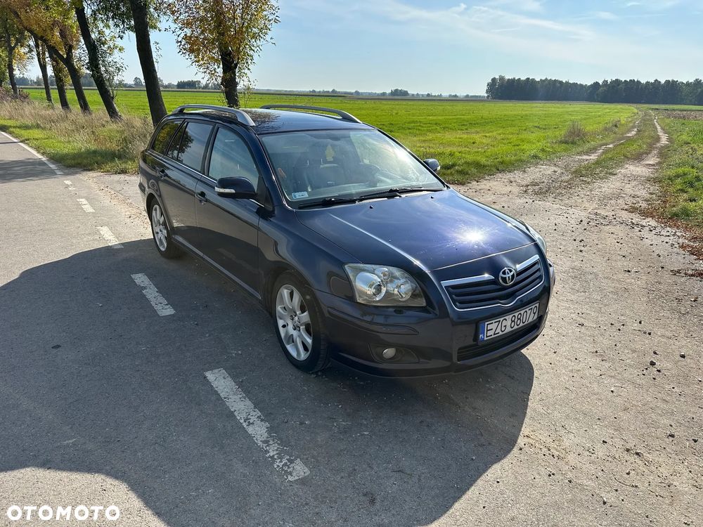Toyota Avensis - 8