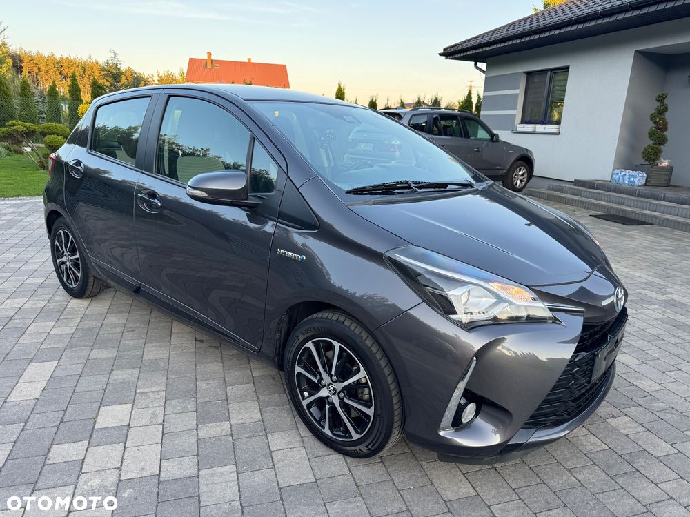 Toyota Yaris Hybrid 100 Premium - 1