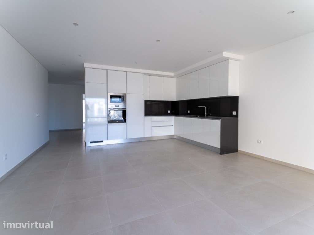Apartamento T3 junto ao mercado- 200 mts da praia - Grande imagem: 3/77