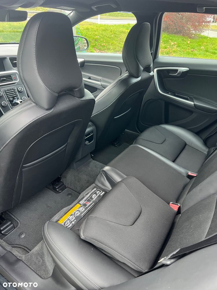 Volvo V60 D3 Momentum Core - 36