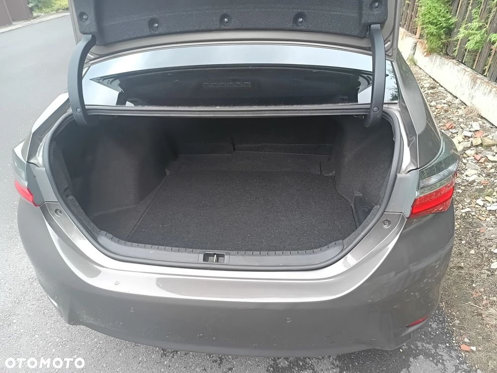 Toyota Corolla 1.6 Premium MS - 17