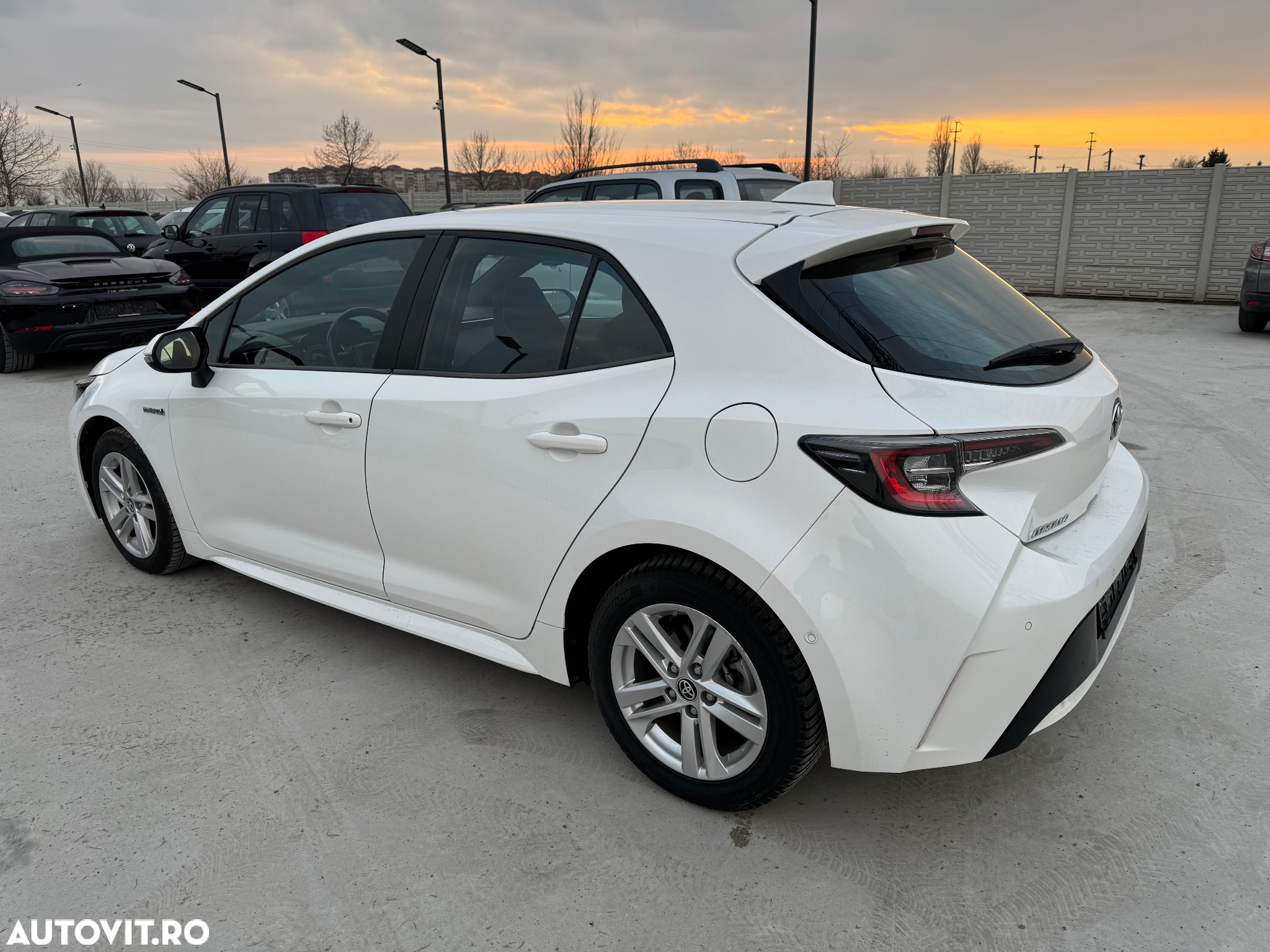 Toyota Corolla 1.8 Hybrid Comfort - 4