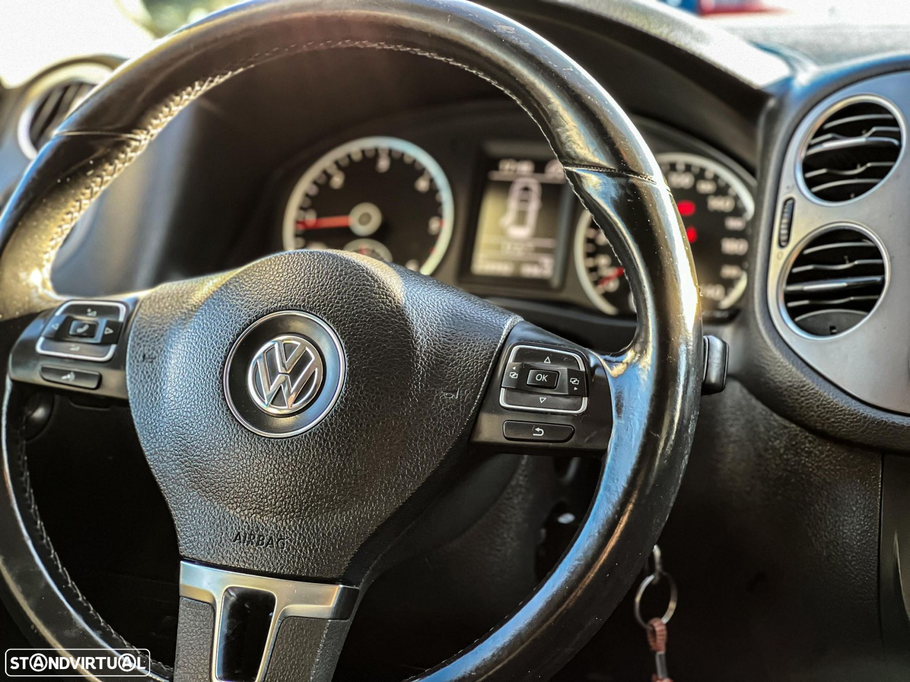 VW Tiguan 2.0 TDI Sport BlueMotion - 16