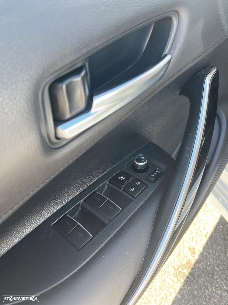 Toyota Corolla SD 1.8 Hybrid Luxury - 22