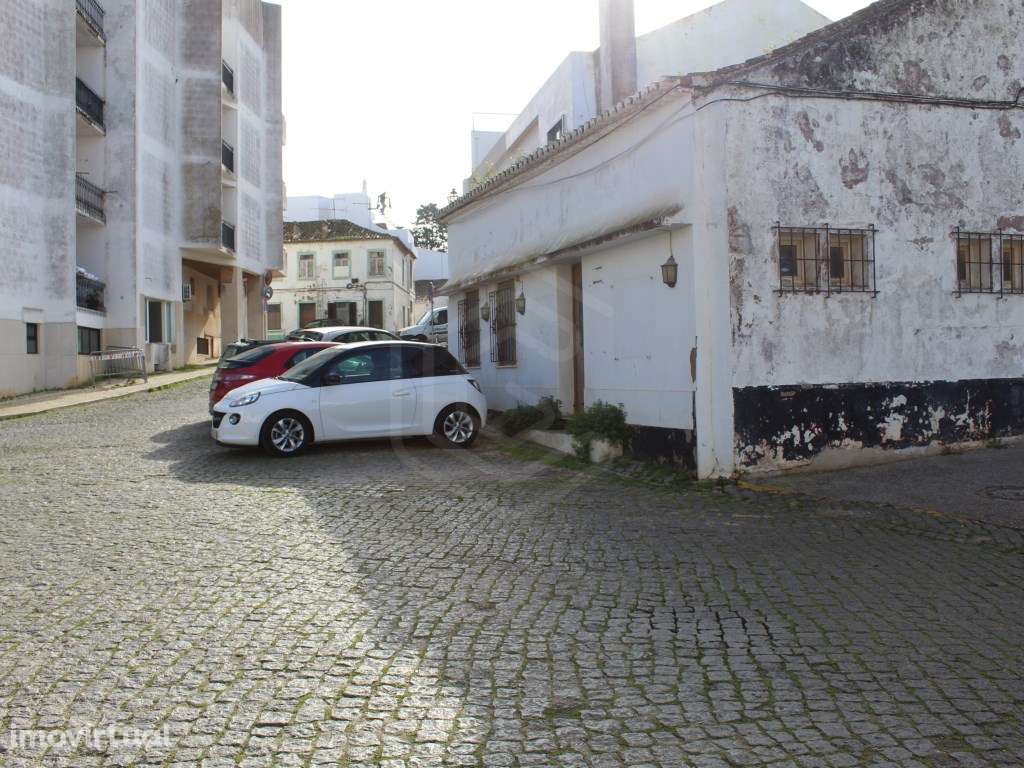 Edifício, para recuperar, no centro de Lagos, Algarve - Grande imagem: 5/26