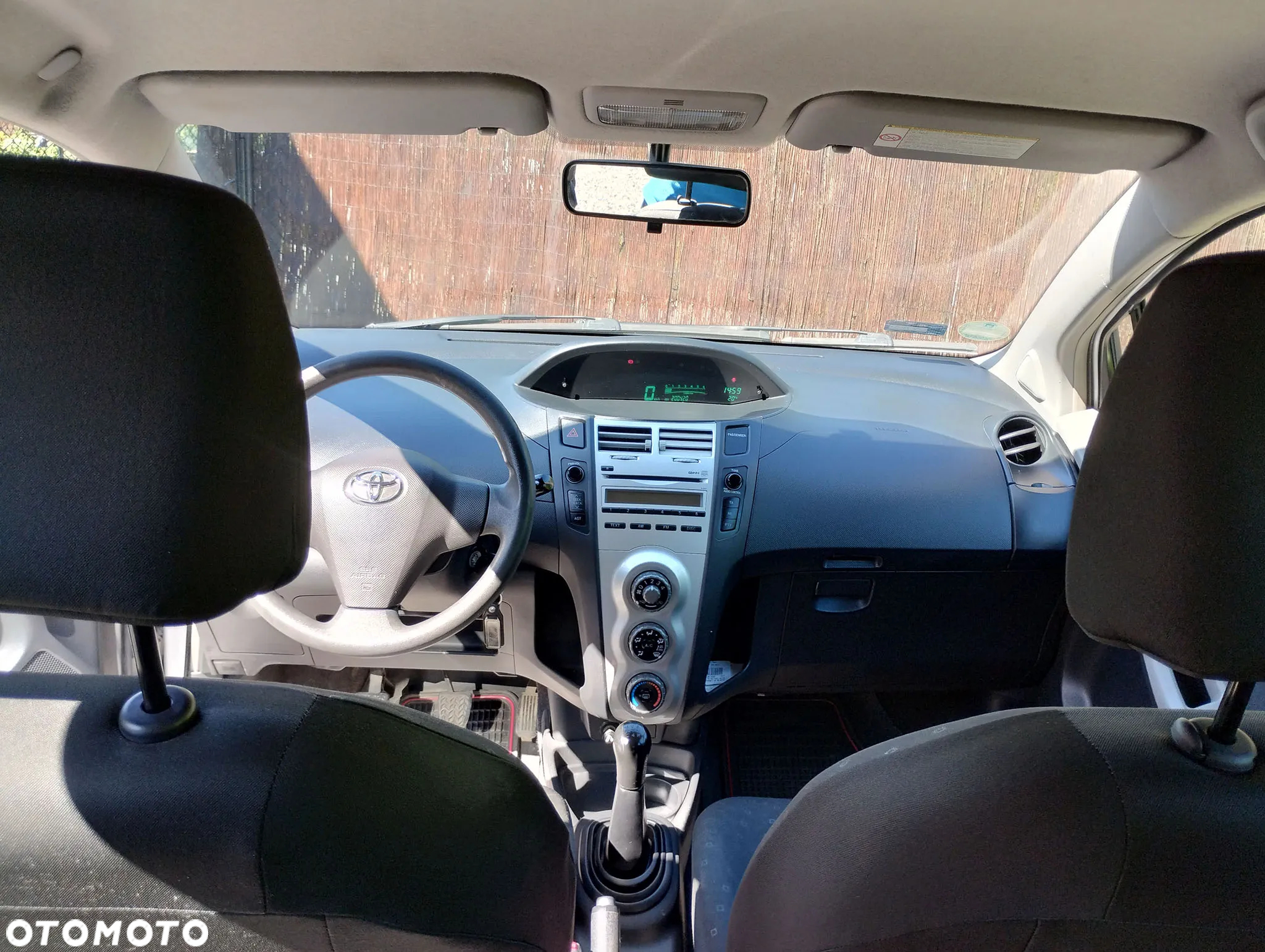 Toyota Yaris 1.3 - 7