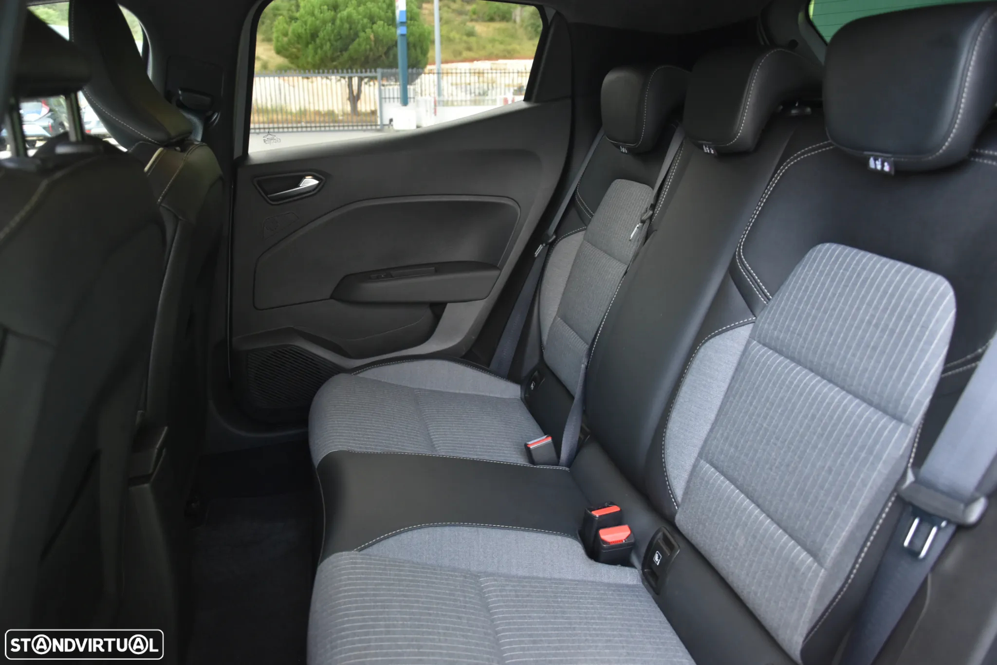 Renault Clio 1.0 TCe Techno - 27