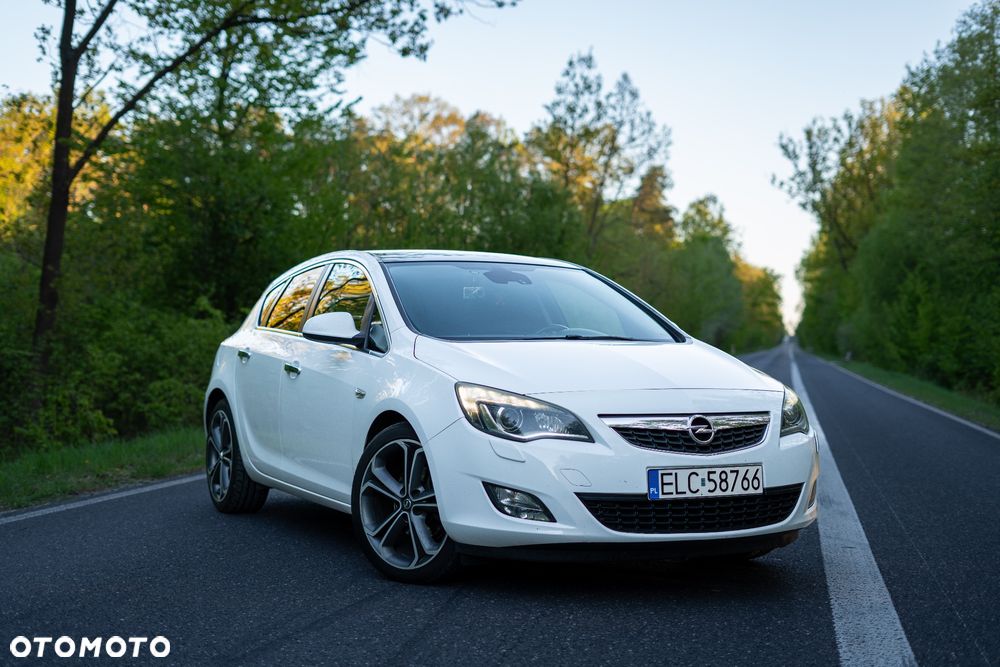 Opel Astra 1.6 Turbo Cosmo - 2