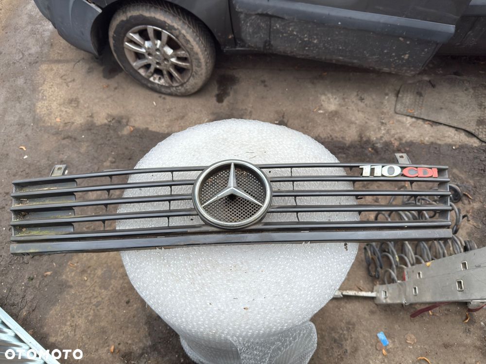 MERCEDES VITO GRIL ATRAPA - 1