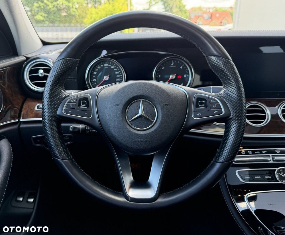 Mercedes-Benz Klasa E 220 d Exclusive - 25