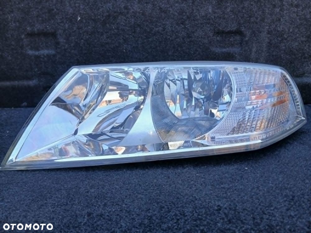 Skoda Octavia II Lampa przednia lewa - 1