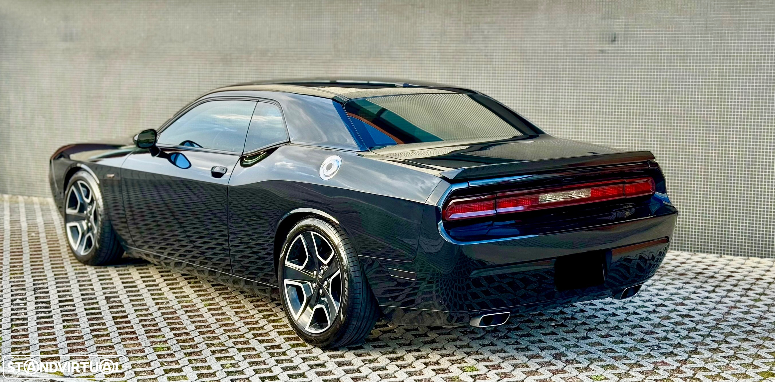 Dodge Challenger Auto SXT Plus - 2