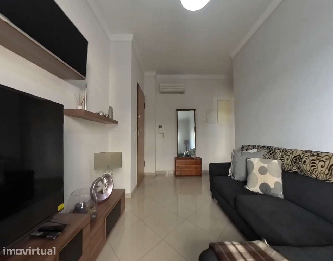 Apartamento T1 com varanda e ar condicionado - Grande imagem: 2/7