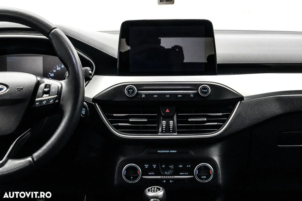 Ford Focus 1.0 EcoBoost Titanium Business - 17