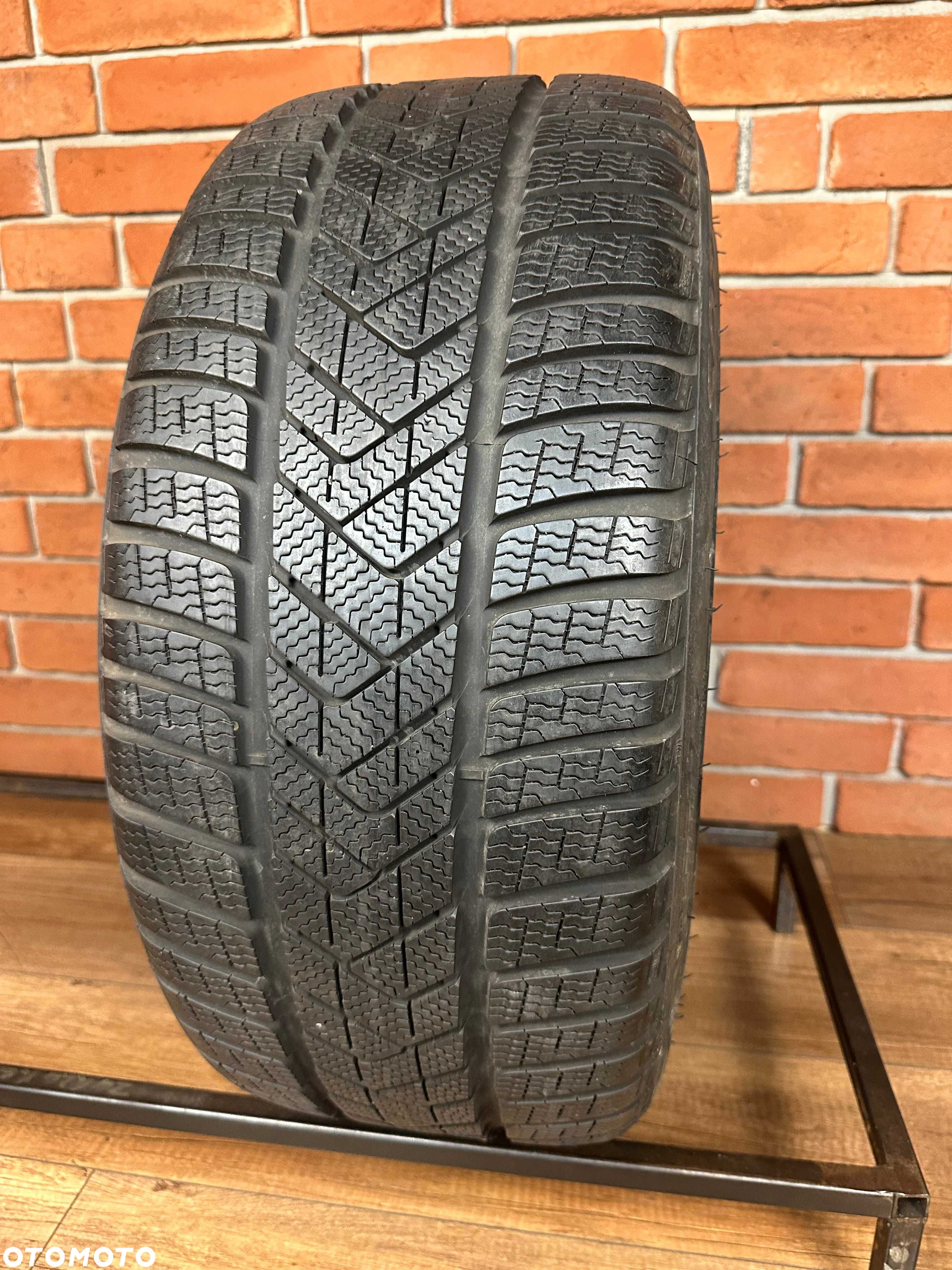 1x 275/40R18 Pirelli SottoZero 3 103V ROK 2020 7,5mm - 2