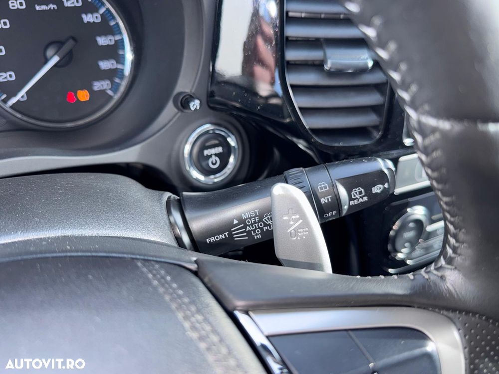 Mitsubishi Outlander - 36