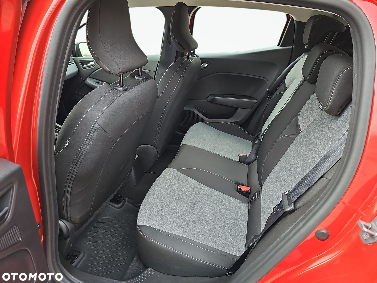 Renault Clio 1.0 TCe Evolution - 23