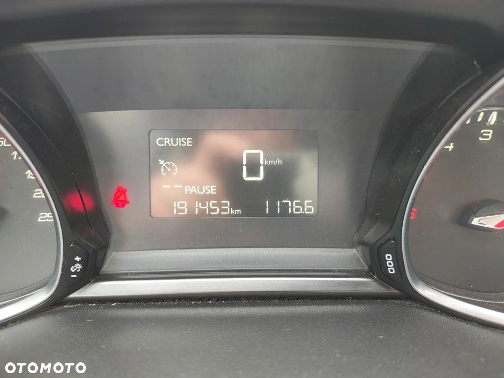 Peugeot 308 1.6 e-HDi Allure S&S - 11