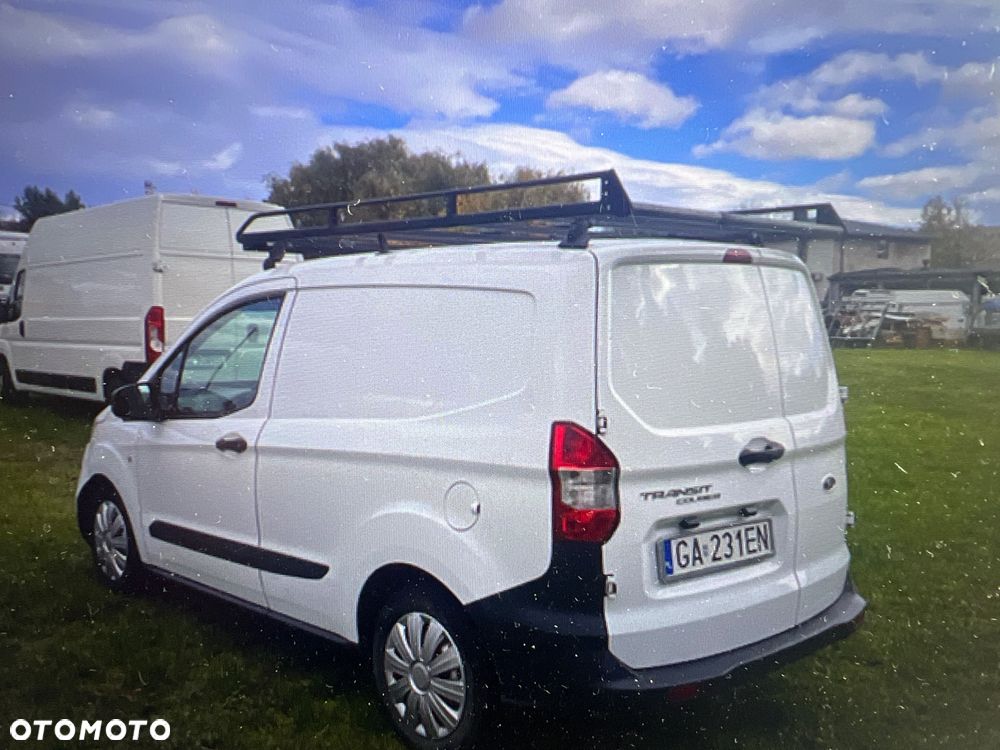 Ford Transit Courier - 13