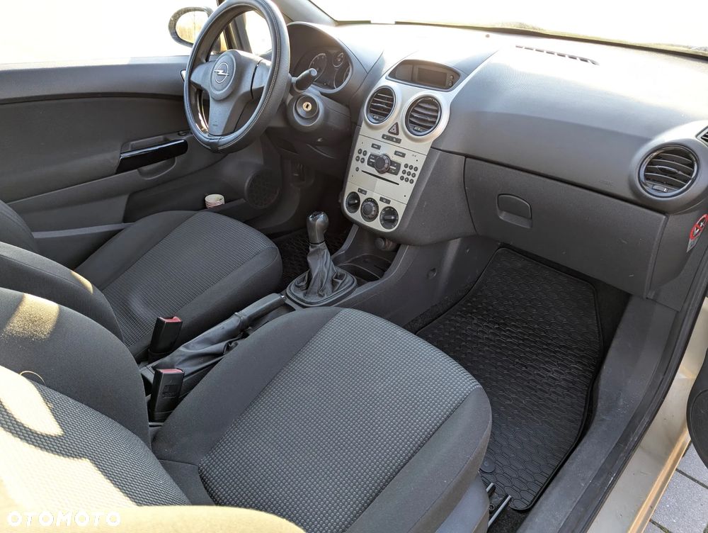 Opel Corsa 1.2 16V Essentia - 9