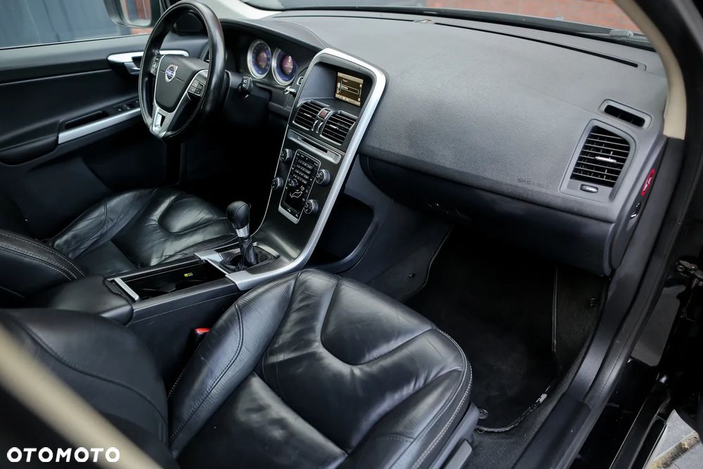 Volvo XC 60 DRIVe R Design - 24