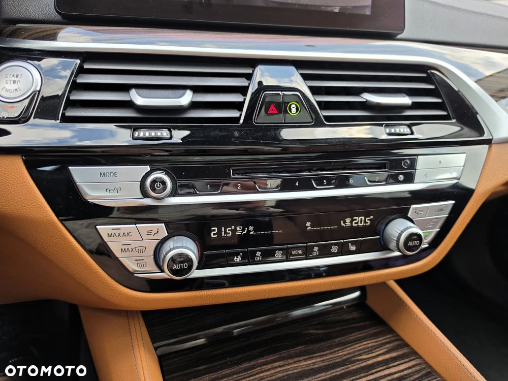 BMW Seria 5 520d xDrive Luxury Line sport - 28