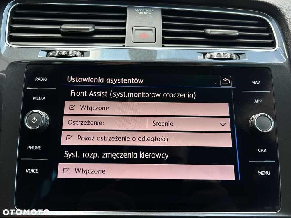 Volkswagen Golf 1.5 TSI BMT Comfortline - 30