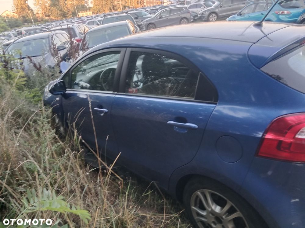 Kia Rio - 4