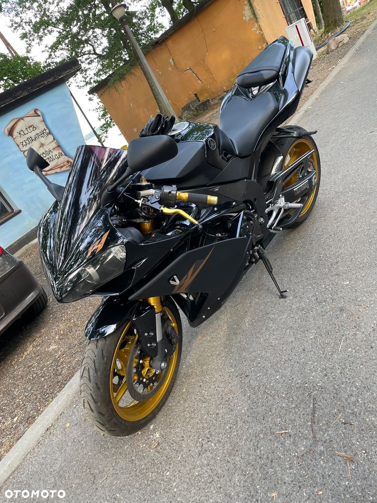 Yamaha R1 - 1