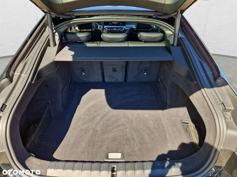 BMW i4 - 24