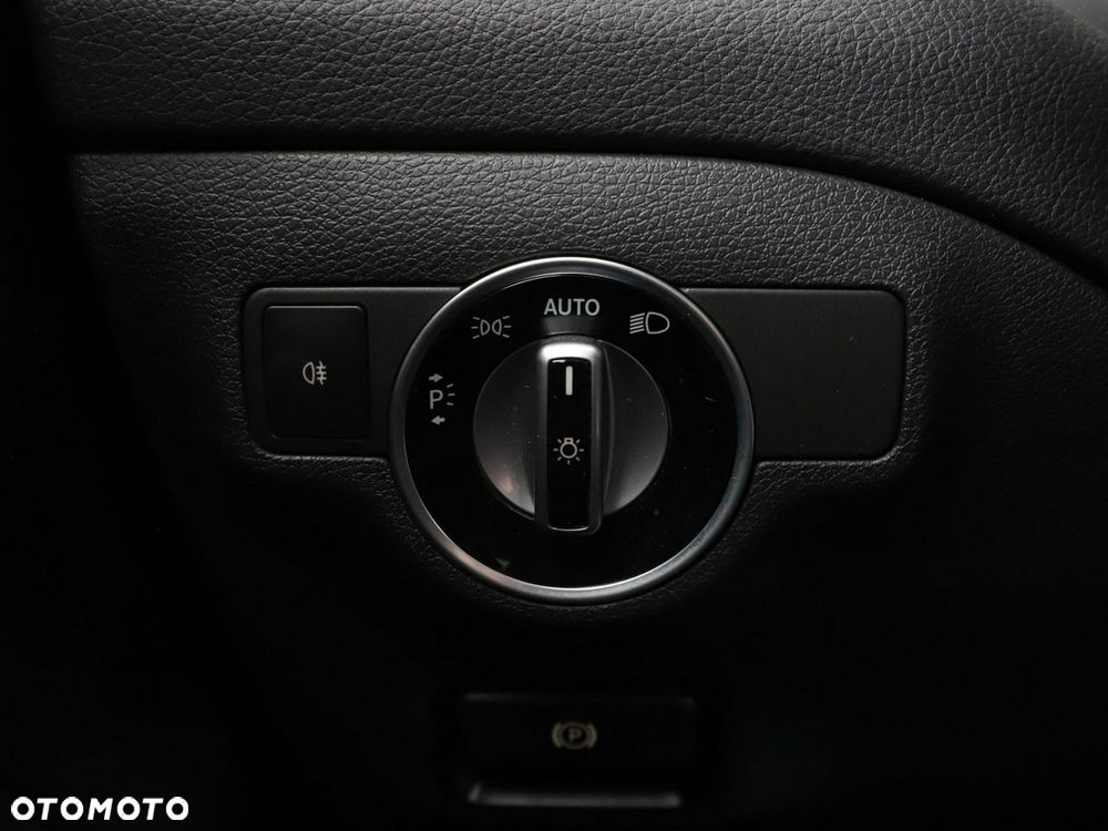 Mercedes-Benz CLA 200 7G-DCT Urban - 33
