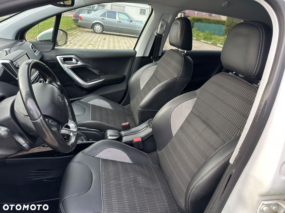 Peugeot 2008 PureTech 110 GPF EAT6 Black Edition - 16