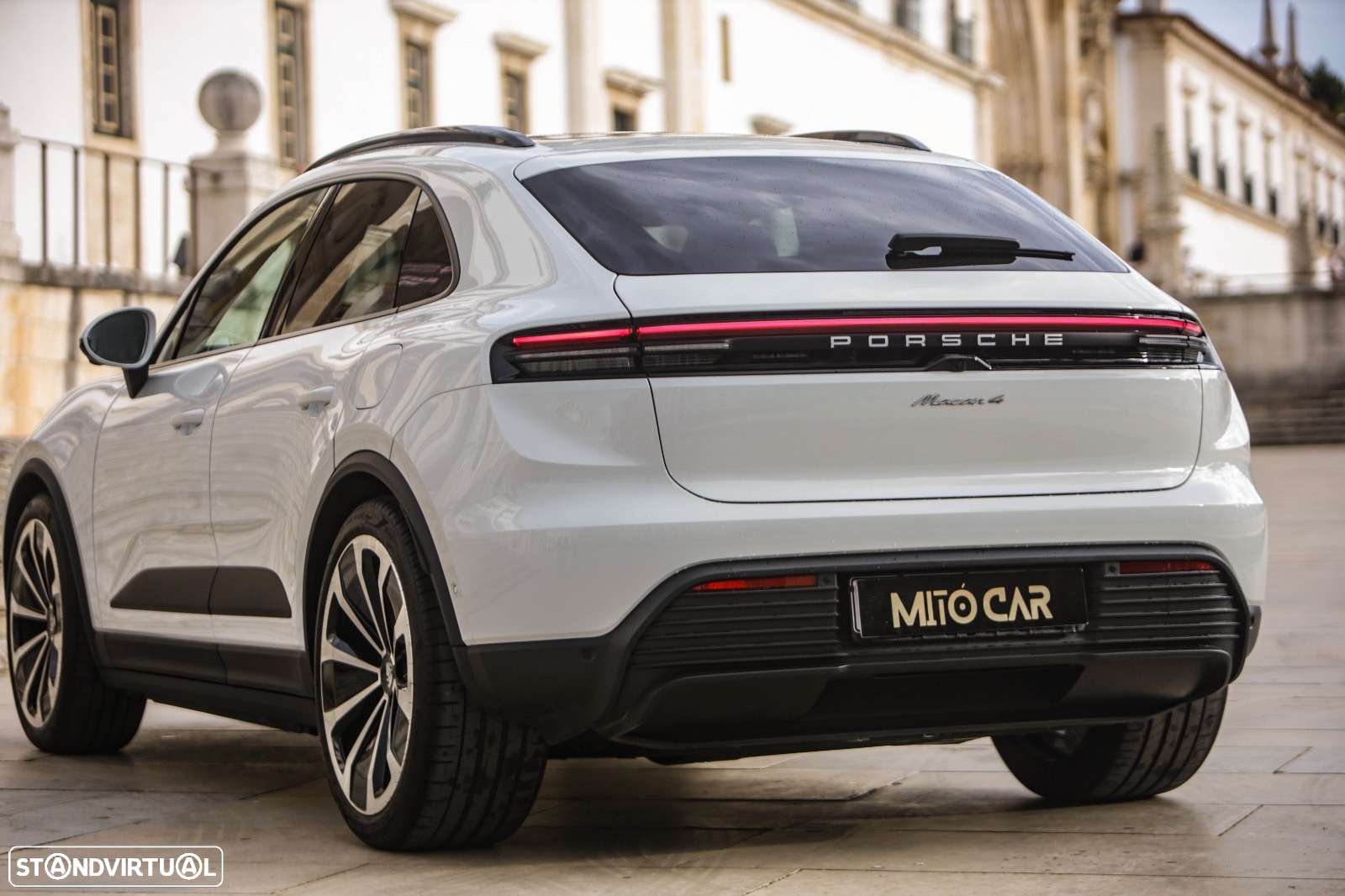 Porsche Macan Electric 4 - 31