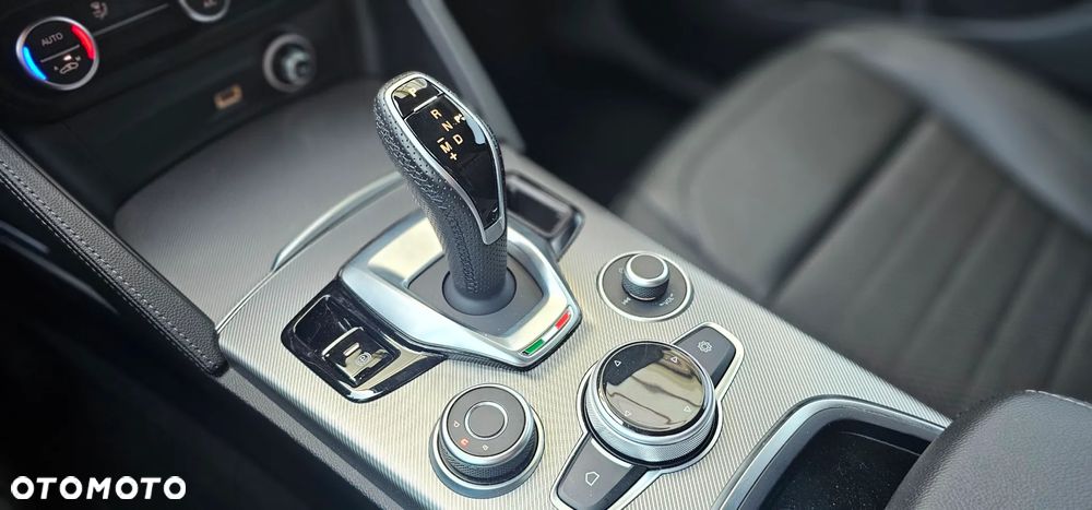 Alfa Romeo Stelvio 2.0 Turbo Sprint Q4 - 16