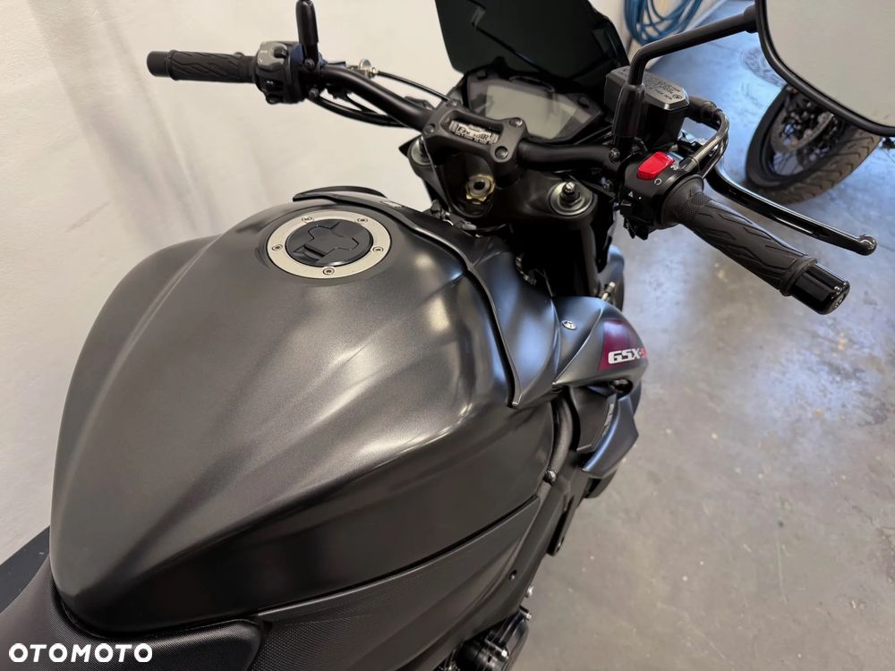 Suzuki GSX - 29