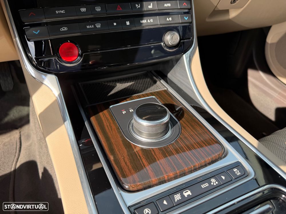 Jaguar XF 2.0 D Prestige Aut. - 38