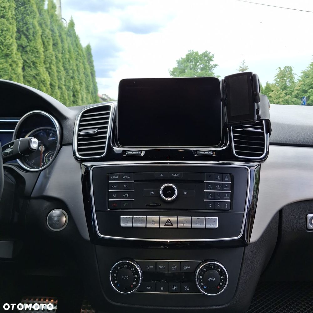 Mercedes-Benz GLE - 12