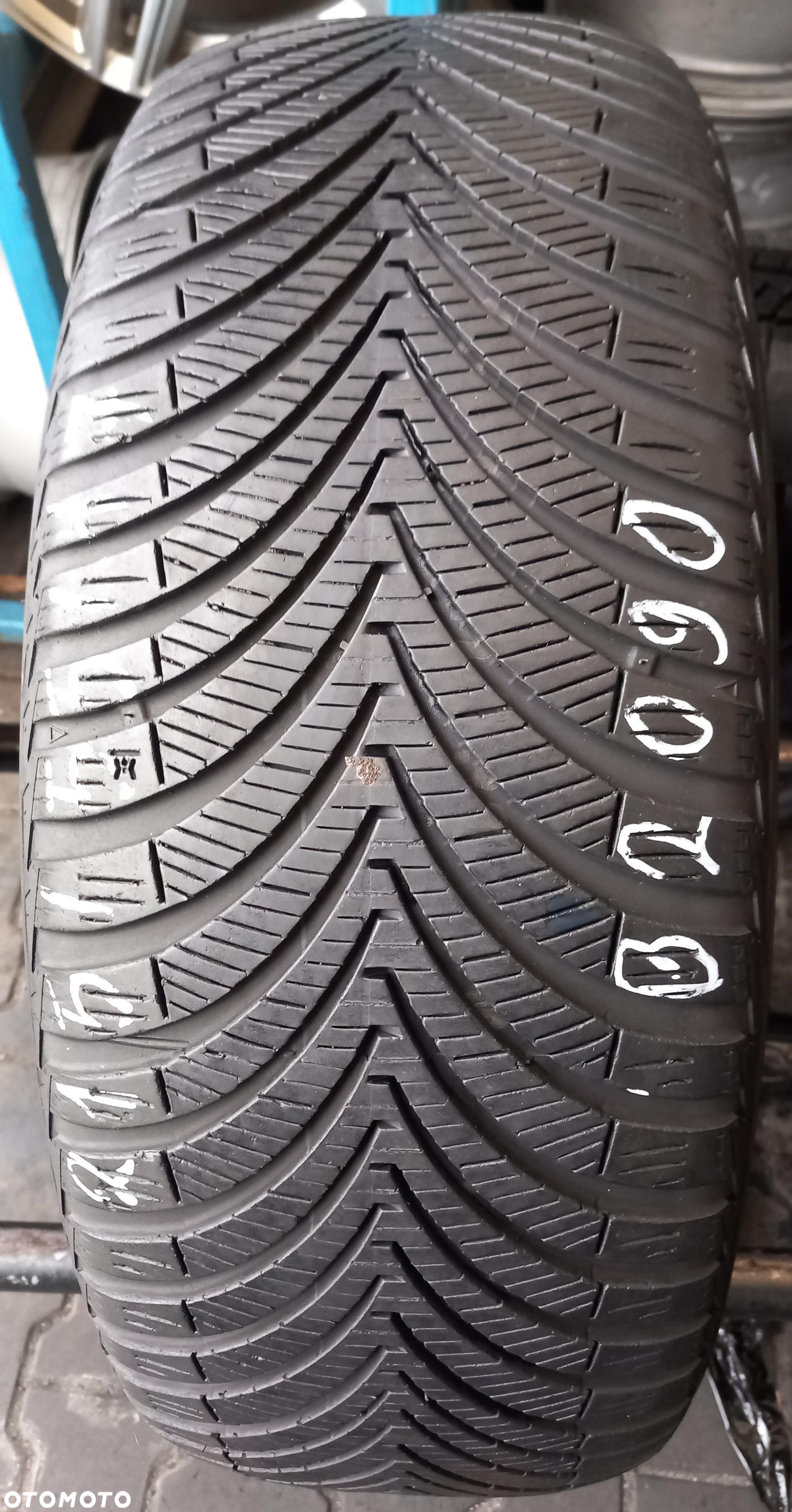 215/55/17 Kumho Solus 4S HA32 98W - 1