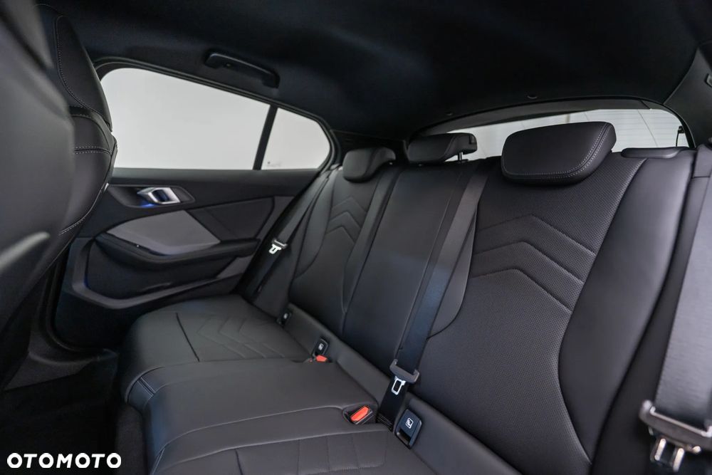 BMW Seria 1 120 mHEV - 17