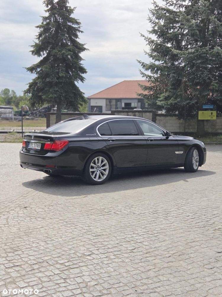 BMW Seria 7 750Li - 9