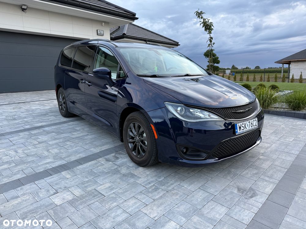 Chrysler Pacifica - 11
