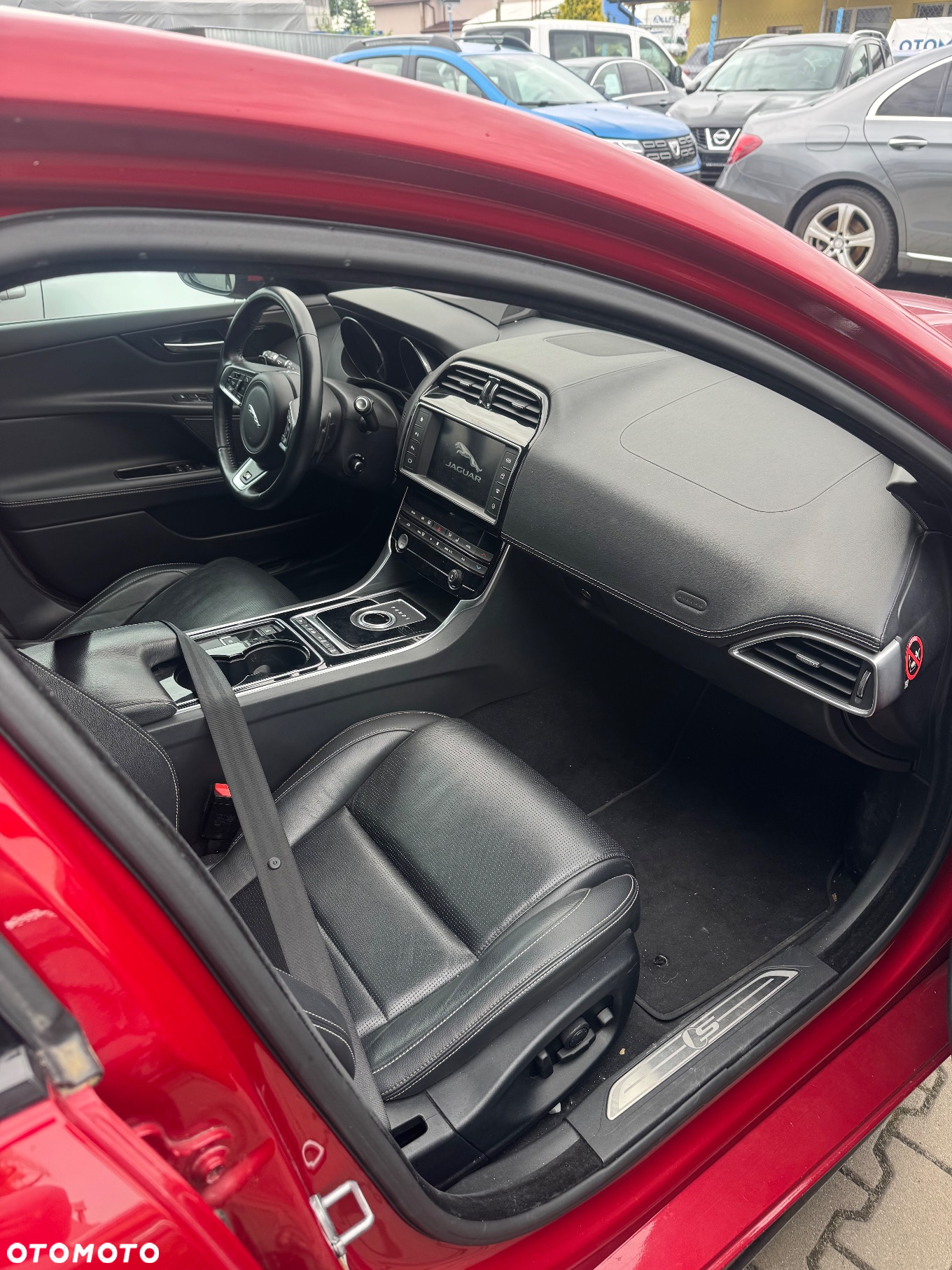 Jaguar XE - 6