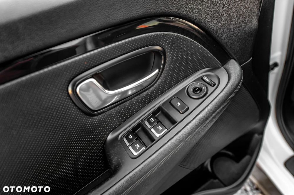 Kia Carens 1.7 CRDi 136 Dream Team Edition - 23